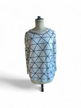 MARGRITTE’S ¾ SLEEVE OVERSIZE WHITE SWEATSHIRT